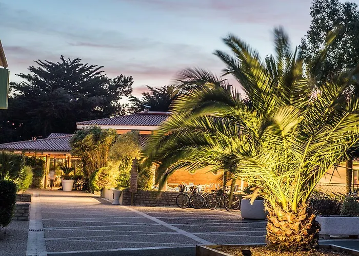 Camping Les Grenettes 5*